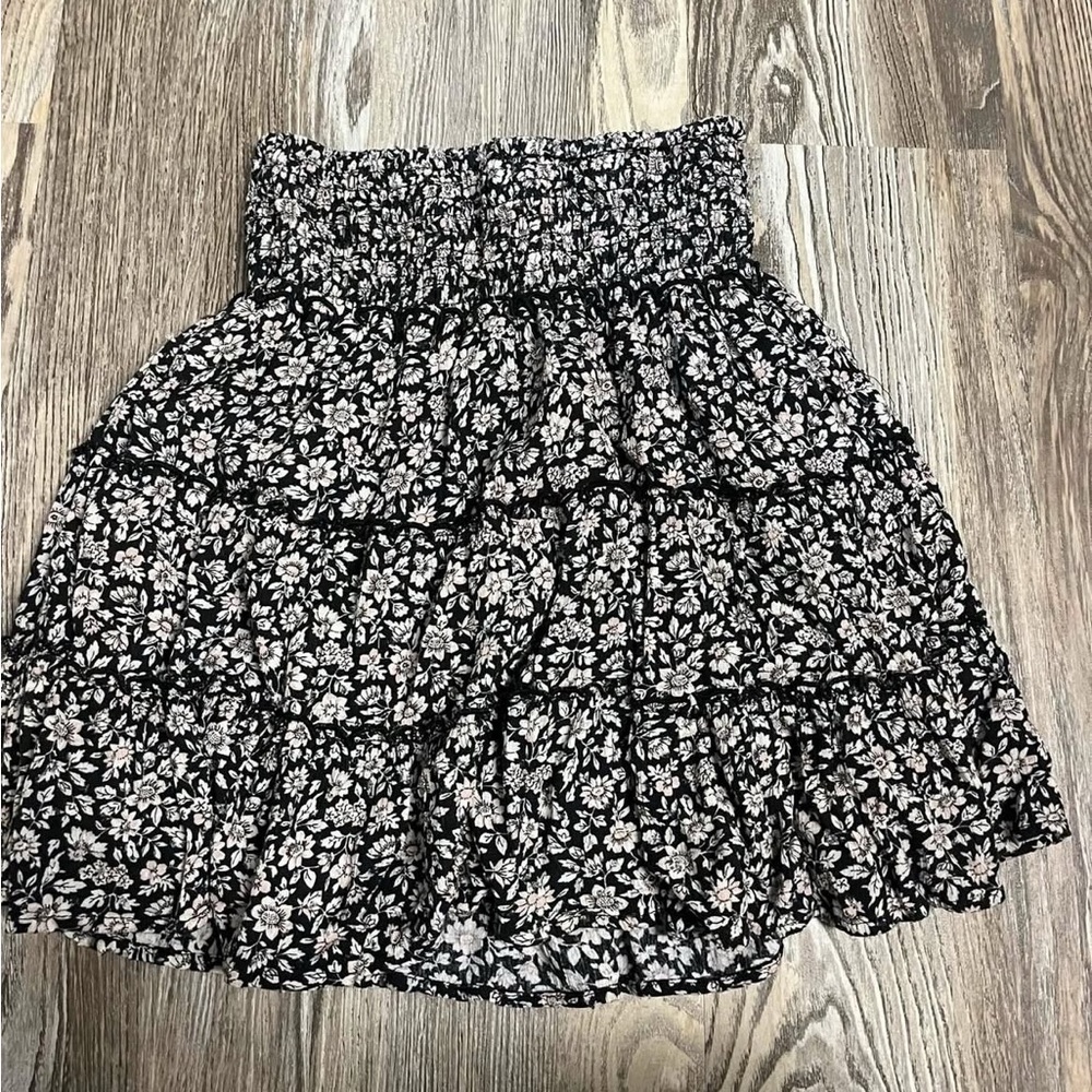 American Eagle Outfitters Black and White floral Mini Skirt